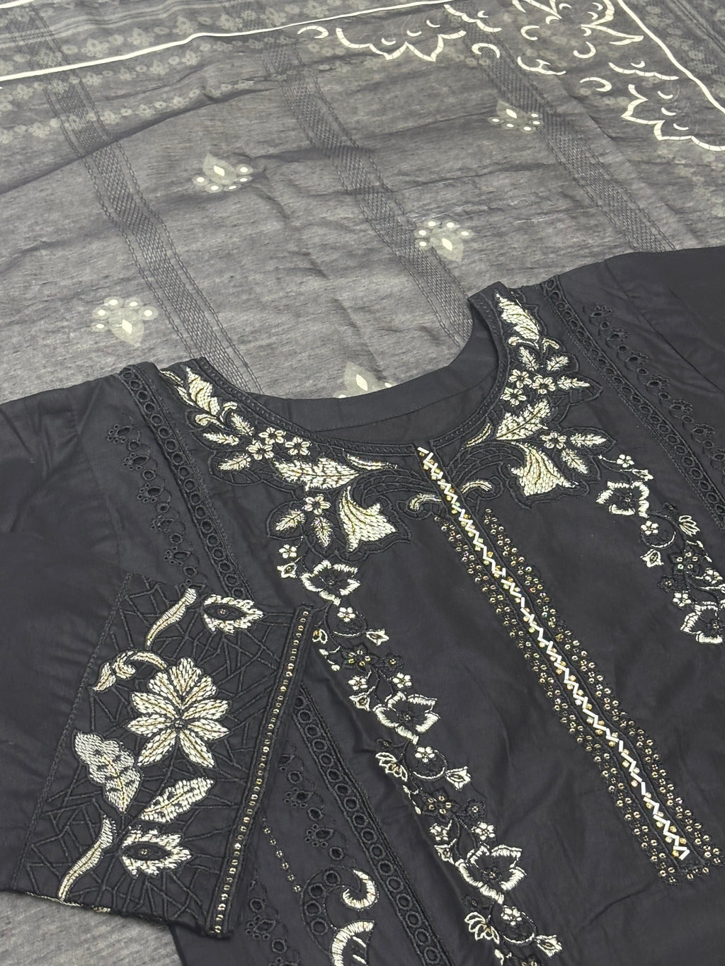 LOOGDI Black Gold Floral Embroidered 3-Piece Suit
