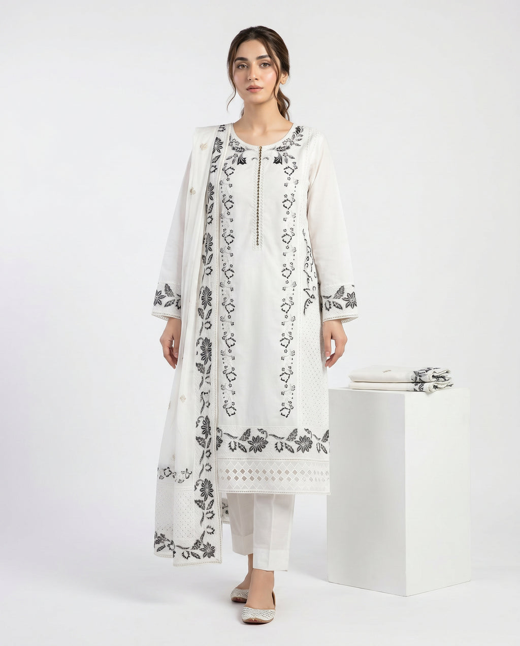 LOOGDI White Black Floral Embroidered 3-Piece Suit