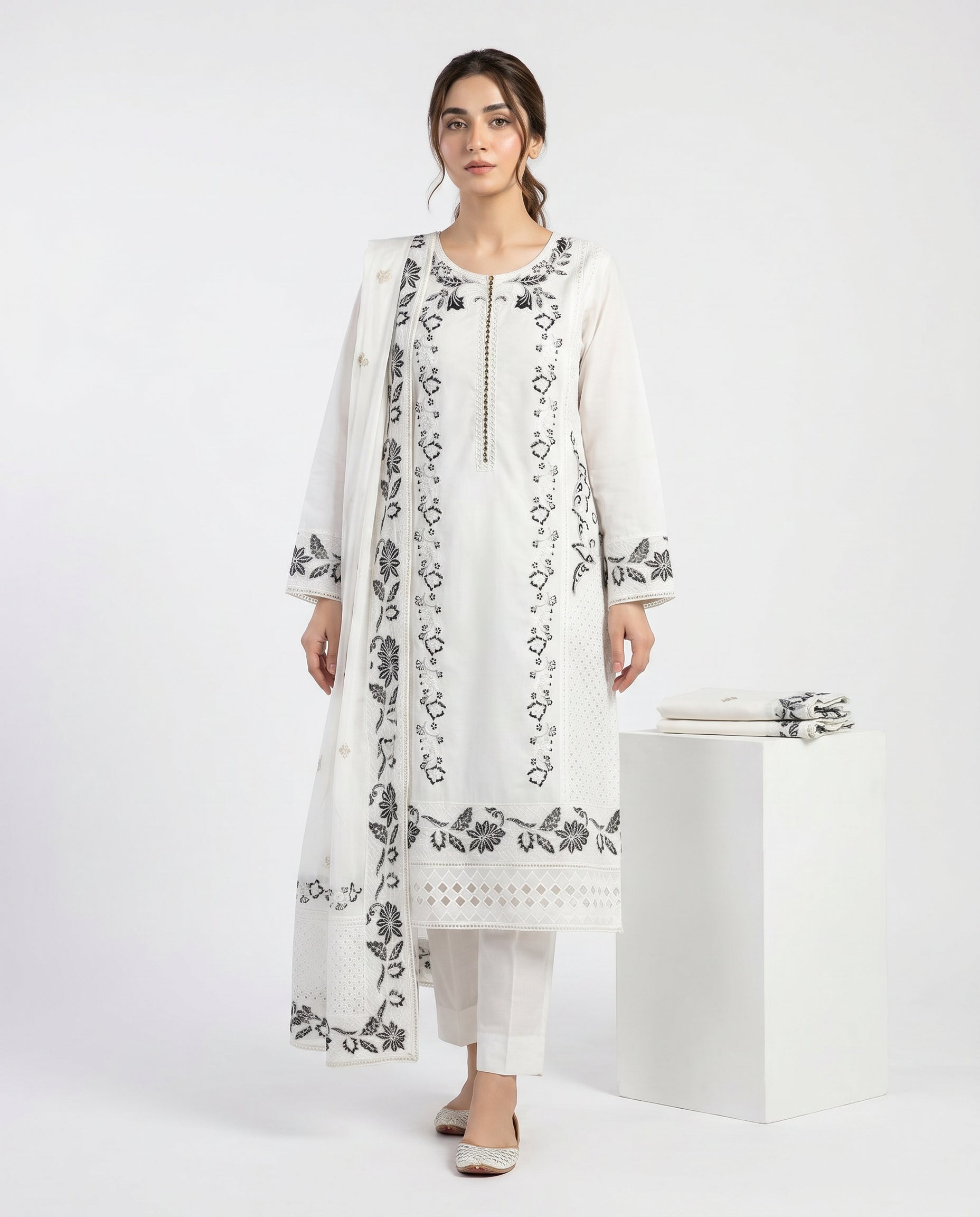 LOOGDI White Black Floral Embroidered 3-Piece Suit